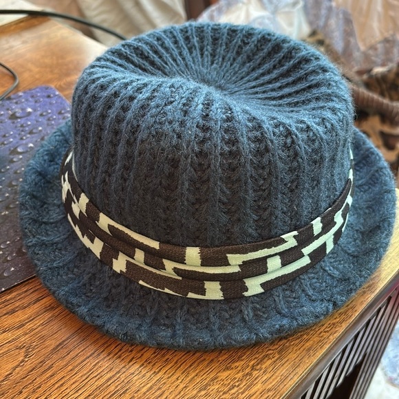 New BCBG Blue Knitted Hat - Picture 1 of 6